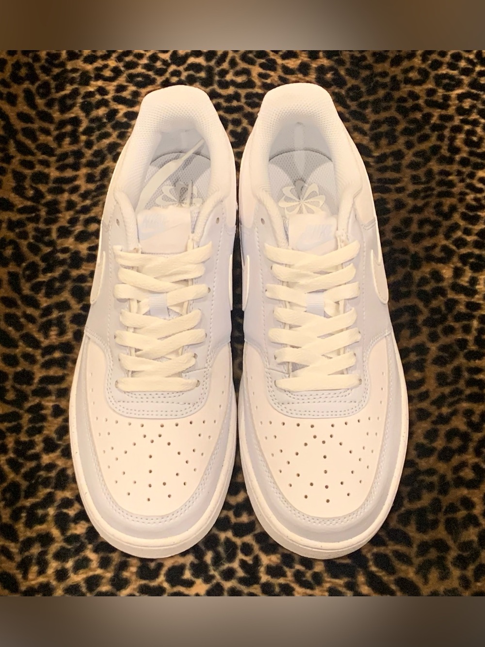 Nike - Picture 3 of 6
